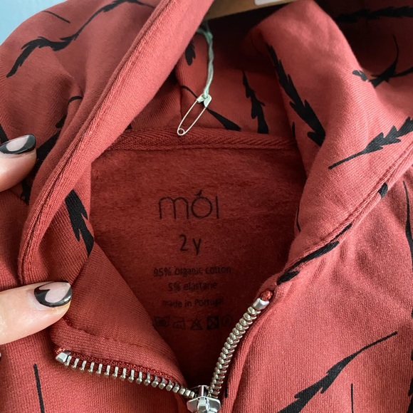 Sweatshirt with tags - Picture 2 of 2